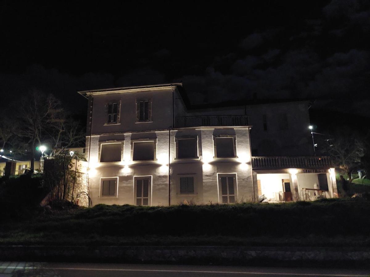 La Casa Del Mago Camere E Appartamenti Pissignano Exterior foto